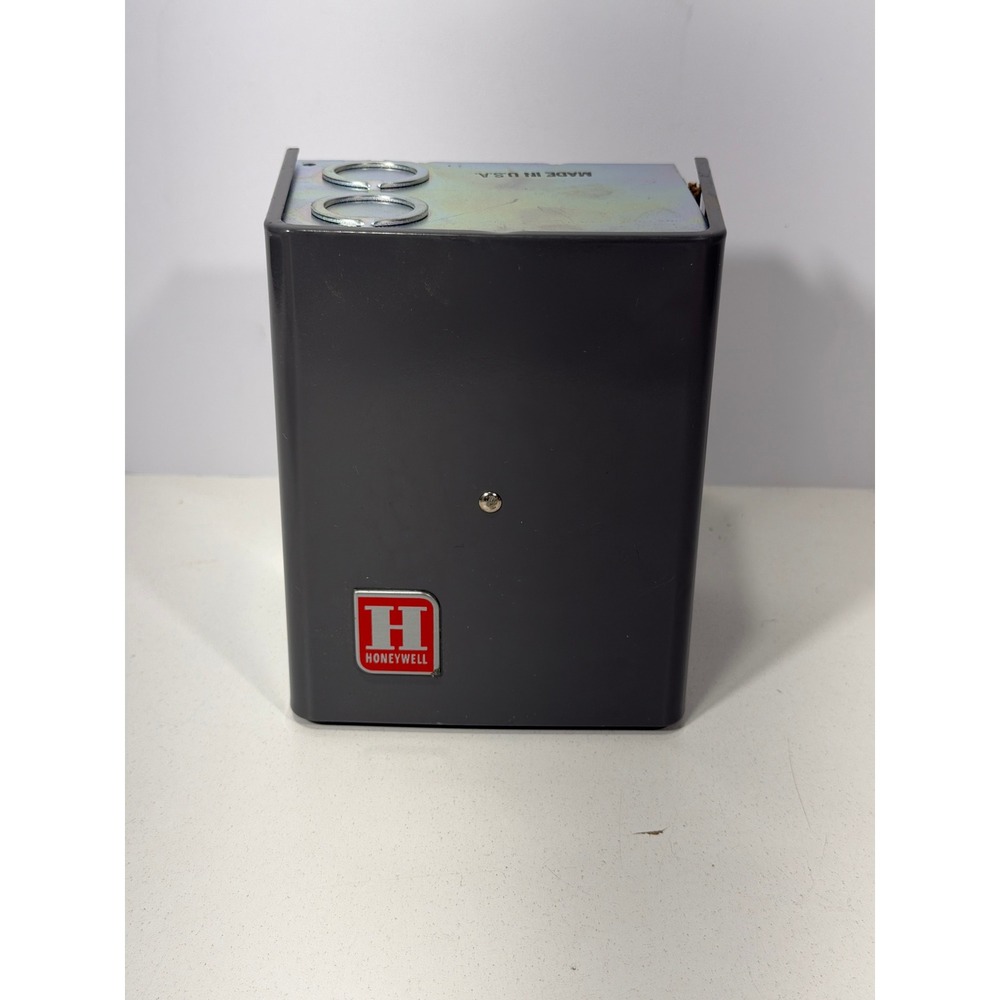 Honeywell R856A 1011 1 Switching Relay 24V 60 CY HVAC Control Metal Case USA